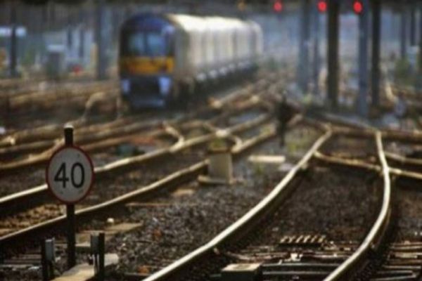 TREN DERAIAT ÎNTRE TIMIȘOARA ȘI ARAD. ȘAPTE GARNITURI, BLOCATE PE TRASEU 