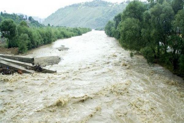 RISC DE VIITURI ÎN TOATĂ ȚARA! JUDEȚELE SUCEAVA ȘI NEAMȚ, DIN NOU ÎN PERICOL: AVERTISMENTUL HIDROLOGILOR 