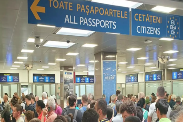 PASAGERI BLOCAȚI DE 9 ORE PE AEROPORTUL OTOPENI DUPĂ CE ZBORUL LE-A FOST ANULAT FĂRĂ EXPLICAȚII