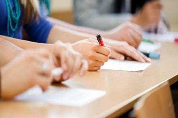 BOLOJAN: PLĂTIM UN MILIARD DE EURO PE BURSELE ELEVILOR. SISTEMUL ACTUAL TREBUIE RECONFIGURAT, SPUNE PREMIERUL