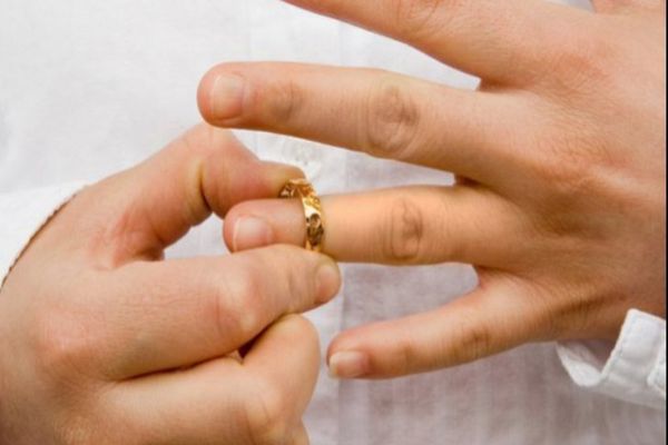 DIVORȚURI DIN CAUZA VOTULUI: ROMÂNII SE DESPART DIN MOTIVE POLITICE