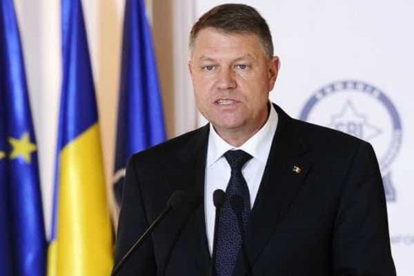 IOHANNIS IGNORĂ VOCEA POPORULUI. CUM ÎI SFIDEAZĂ PE ROMÂNI: DEMISIA PE CARE O TRECE CU VEDEREA