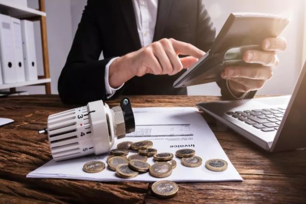 MINUTUL DE ENERGIE. DE CE ROMÂNIA IMPORTĂ CEA MAI SCUMPĂ ENERGIE DIN EUROPA, DEȘI AVEM REZERVE NATURALE CÂT SĂ DĂM ȘI ALTORA