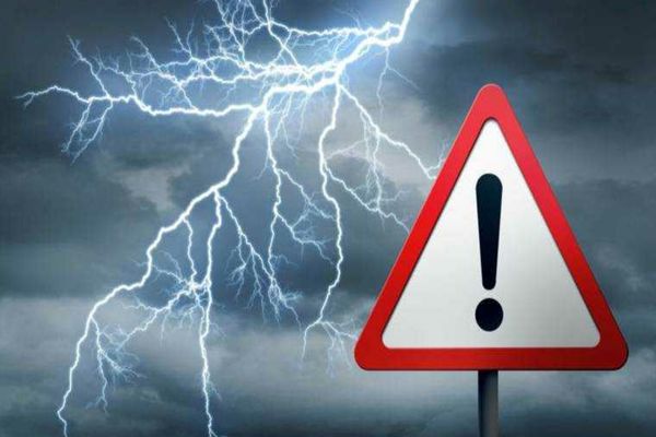 ALERTĂ METEO. COD GALBEN DE FURTUNI ÎN PATRU JUDEȚE, ÎN ACEASTĂ SEARĂ