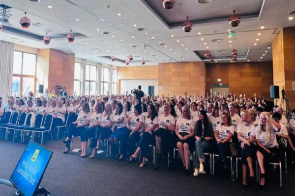 DOAMNELE LIBERALE ÎL SUSȚIN PE NICOLAE CIUCĂ LA ALEGERILE PREZIDENȚIALE