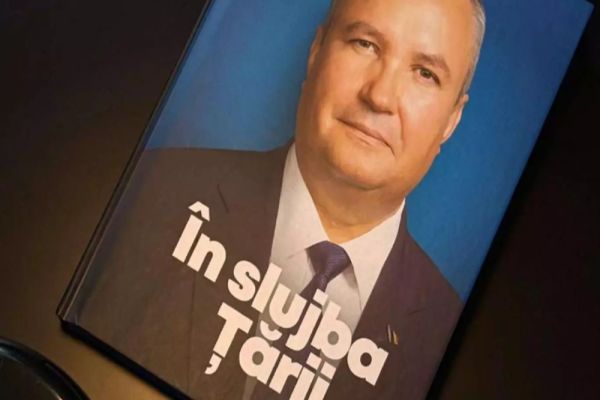 ”ÎN SLUJBA ȚĂRII”. CRONICA LUI DINESCU: E ABSOLUT ÎNDUIOȘĂTOR CUM S-A ÎNDRĂGISTIT DE SOȚIE, CUM A VAZUT-O ACUM 41 DE ANI PRIN GARDUL DINTRE LICEE