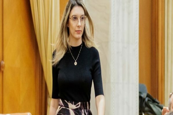 Scut în jurul Dianei Buzoianu! Nicușor Dan sfidează realitatea și refuză să o demită pe „ministra-problemă”, în ciuda dezastrului din țară
