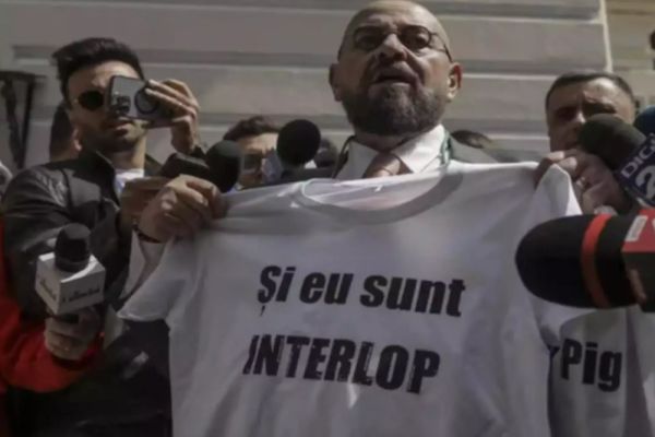 CARAVANA ROMÂNIA SUVERANĂ DESCINDE ÎN CUIBUL EDILULUI INTERLOP PIEDONE. DECLARAȚII ȘOCANTE DESPRE CUM A AJUNS PE LISTA PENTRU SENAT A PSD