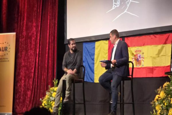 GEORGE SIMION, ALĂTURI DE ROMÂNII SINISTRAȚI DIN VALENCIA (SPANIA)