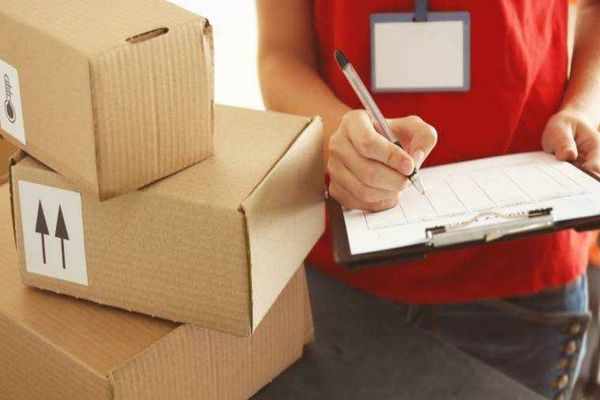 Colet pierdut, furat sau distrus? Ce trebuie să faci ca să nu rămâi fără bani și fără pachet