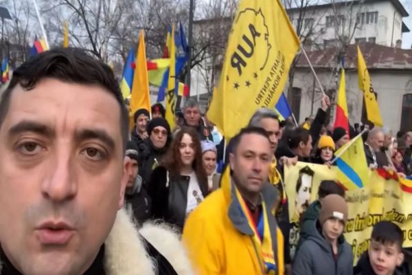 PROTEST AUR ÎN PRIMA ZI A SESIUNII PARLAMENTARE; SIMION: AUR NU VA VOTA PROIECTUL DE BUGET, VINE CU UN BUGET ALTERNATIV