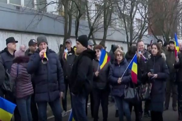 TRAFIC RESTRICȚIONAT ÎN CENTRUL CAPITALEI. 30.000 DE PERSOANE, NEMULȚUMITE DE ORDONANȚA ”TRENULEȚ”, SUNT AȘTEPTATE ÎN PIAȚA VICTORIEI 