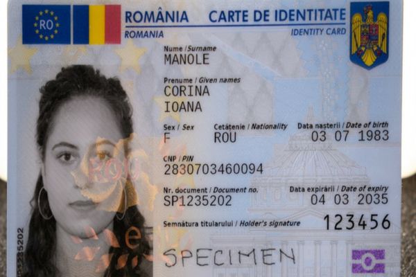 NOUA CARTE ELECTRONICĂ DE IDENTITATE: CE DATE VA CONȚINE ȘI CÂND VA FI DISPONIBILĂ