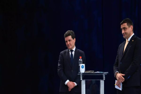 NICUȘOR DAN PARTICIPĂ LA ȘEDINȚA CONDUCERII PNL - SURSE. ILIE BOLOJAN A ANUNȚAT CĂ ÎL SUSȚINE PE EDIL, DEȘI AR TREBUI SĂ FIE IMPARȚIAL