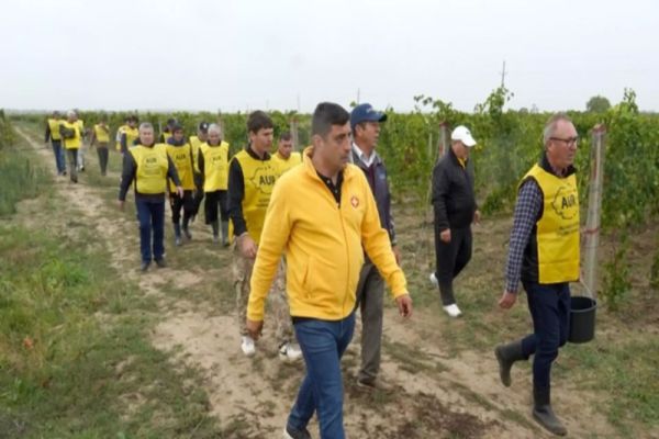 MESAJUL LUI GEORGE SIMION DUPĂ CE FERMIERII DIN LUNGULEȚU AU FOST UMILIȚI DE AUTORITĂȚI: VOR SĂ NE PUNĂ TAXĂ ȘI PE AER!