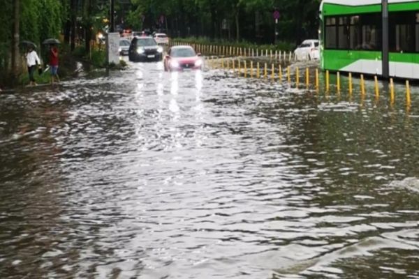 Risc de inundații în șase județe: Avertizarea hidrologilor