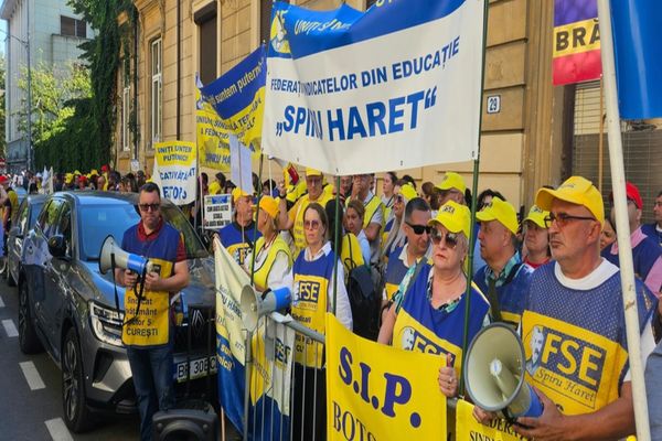 PROTESTELE PROFESORILOR ÎMPOTRIVA LEGII BOLOJAN AU AJUNS ÎN ZIUA A 20-A 