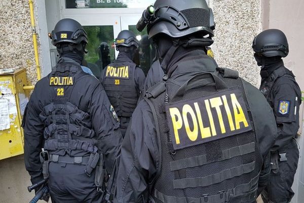 PERCHIZIȚII ALE POLIȚIȘTILOR LA DISTRIGAZ, ÎN DOSARUL EXPLOZIEI DEVASTATOARE DE LA BLOCUL DIN RAHOVA, SOLDATĂ CU 3 MORȚI ȘI DISTRUGEREA IMOBILULUI