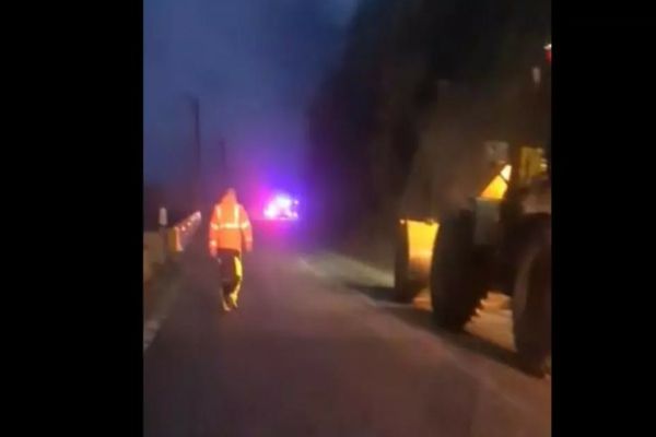 TRAFIC BLOCAT PE DN7, ÎN VALEA OLTULUI, ÎNTRE LOCALITĂȚILE CĂCIULATA ȘI BREZOI