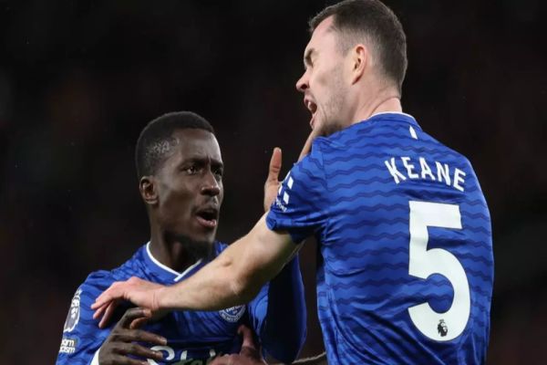 Scenă incredibilă la meciul Manchester United - Everton: un jucător și-a pălmuit colegul și a fost eliminat