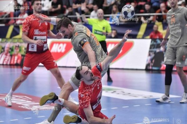 Handbal masculin / CS Dinamo, învinsă acasă de Aalborg Handbold, în Liga Campionilor