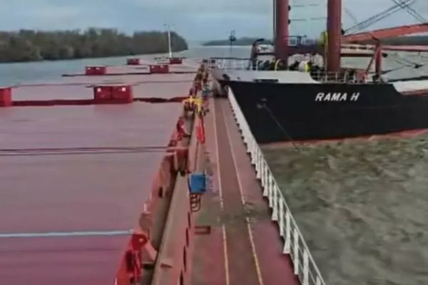 Coliziune pe Dunăre. Două nave s-au ciocnit 