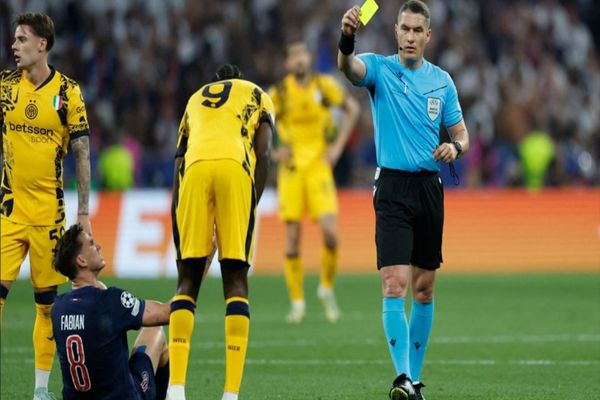 Fotbal / Istvan Kovacs va arbitra meciul Borussia Dortmund - Inter Milano, din Liga Campionilor