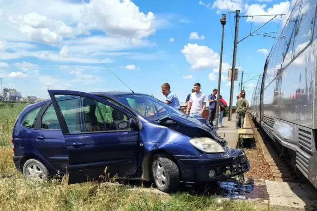 Mașină lovită de tren în județul Constața