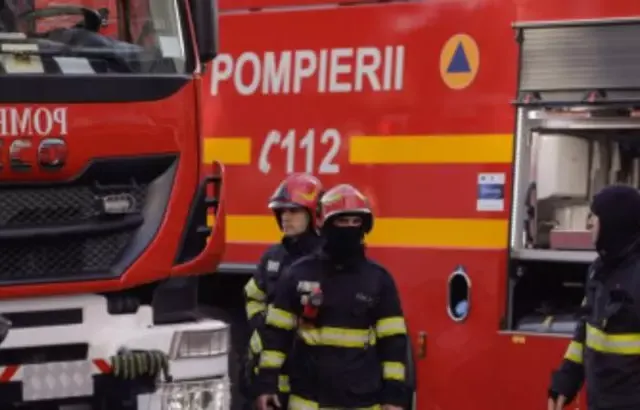 Tragedie cumplită în Timiș! Un bărbat a ars de viu după ce casa i-a fost înghițită de flăcări