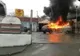 Arde o mașină chiar lângă o benzinărie din E3