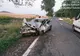 Un tânăr de 20 de ani s-a înfipt cu mașina în copac   