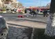 Femeie spulberată pe trecerea de pietoni