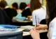 Au început să intre banii pe cardurile educaționale pentru elevii din familiile sărace